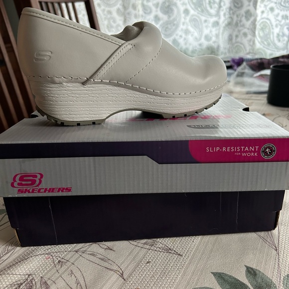 Skechers Women's Slip-Resistant White Clogs - Picture 1 of 2